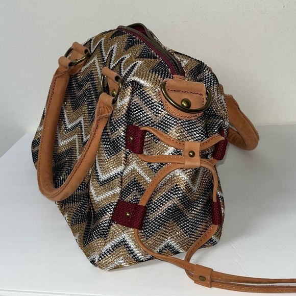 Purse, Miss Albright, black/tan/white chevron pattern, leather trim, EUC!! - Picture 5 of 14